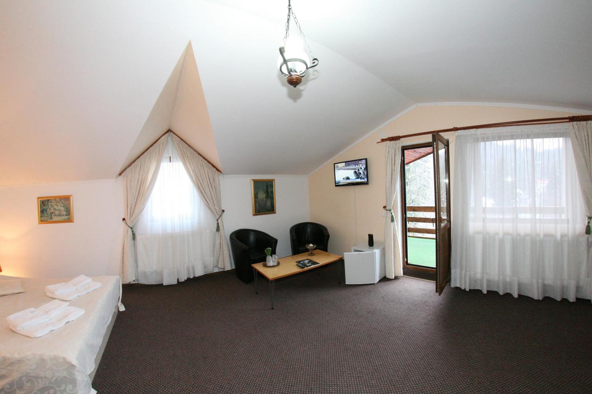 New Aosta Garden Hotel Sinaia Phòng bức ảnh